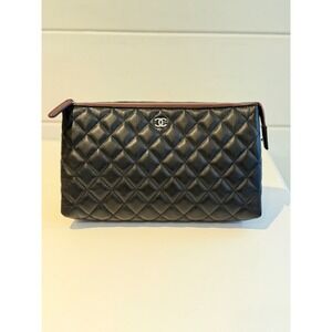 Chanel O-Case Pouch Black Quilted Lambskin Leather Silver CC Logo A69260 Italy